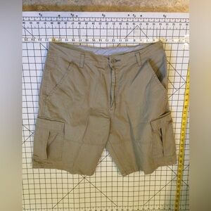Wrangler Cargo Shorts (size 34)